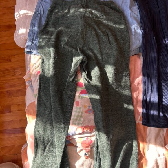 Pantalon vert texturé à taille élastique /Dark green textured pants with elastic - Picture 2 of 3